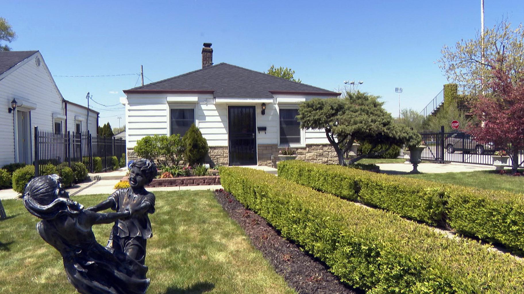 2300 Jackson Street, Home of Jackson 5, Gets Official Highway Signage Chicago News WTTW